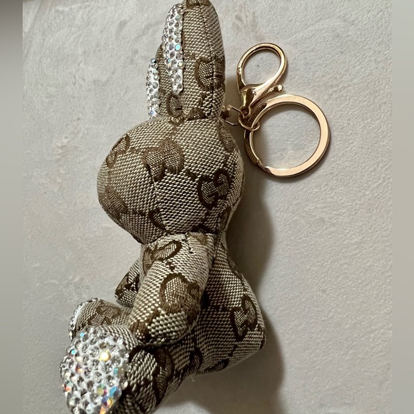 👑✅PRICE FIRM✅NO OFFERS 👑Crystal Bunny Key Charm. Brand New! NWOT. - Picture 4 of 10